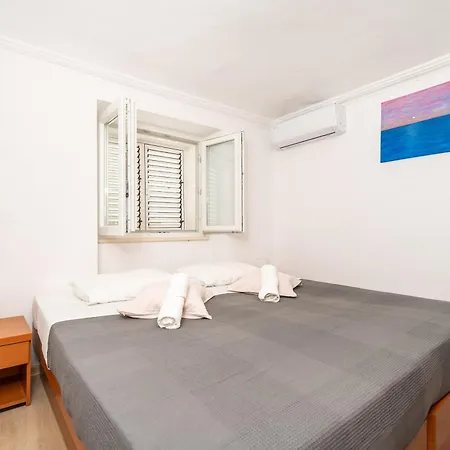 Ivo Apartment *