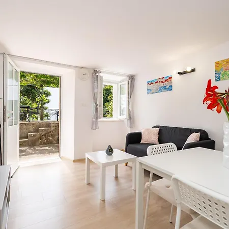 Ivo Apartment *
